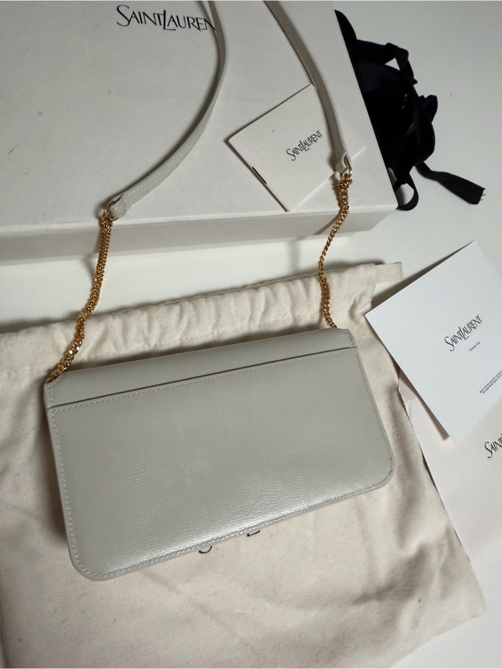 Yves Saint Laurent White Leather Chain bag/ phone holder with Gold YSL Logo - Picture 7 of 16